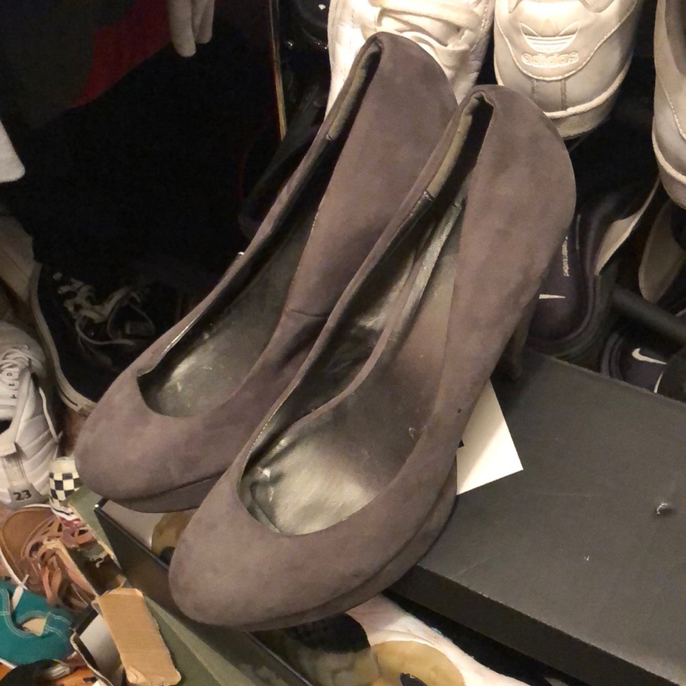Swayed grey heels